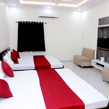 Hotel Jag Laxmi Palace Prime Location Main Road Near Mahakal Temple And Railway Station 우자인 외부 사진