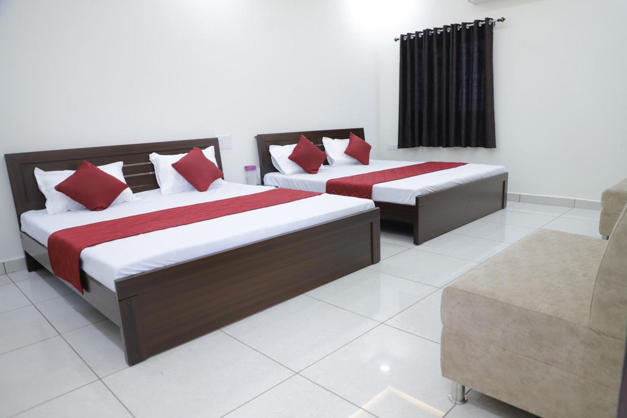 Hotel Jag Laxmi Palace Prime Location Main Road Near Mahakal Temple And Railway Station 우자인 외부 사진