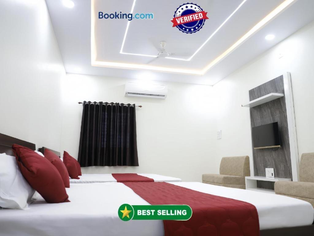 Hotel Jag Laxmi Palace Prime Location Main Road Near Mahakal Temple And Railway Station 우자인 외부 사진